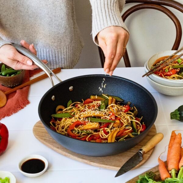 Eaziglide Neverstick3 Non-Stick Wok for Hob and Oven Cooking, featuring a durable easy-clean coating and deep design ideal for stir-fries, noodles, and everyday meals.