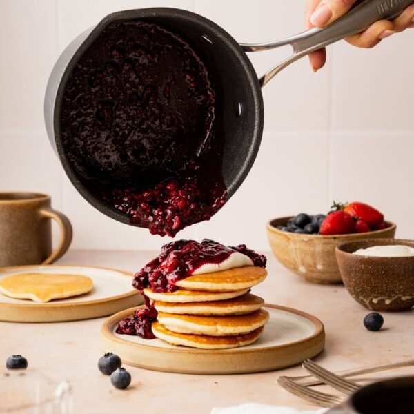 Eaziglide Neverstick3 16cm Milk Pan with Pouring Lips, non-stick milk saucepan with easy-pour spouts, durable coating, and ergonomic handle for heating milk, sauces, and soups.